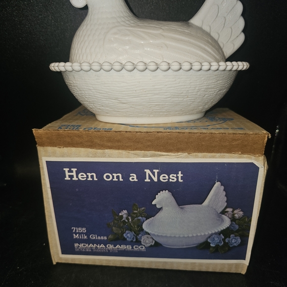 Indiana Glass White Milk Glass Hen on a Nest Covered Dish W/ Box - Picture 2 of 6
